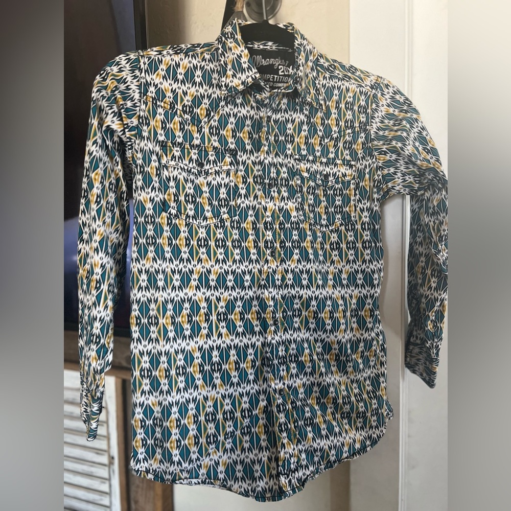 Boys size large, long sleeve, snap front, shirt. Wrangler 20x.